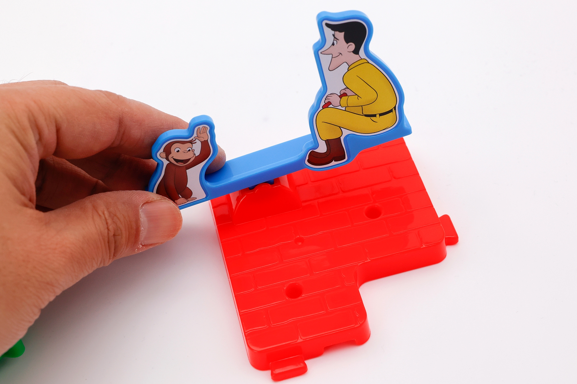 可動するシーソーはしっかりとはめ込むことができる