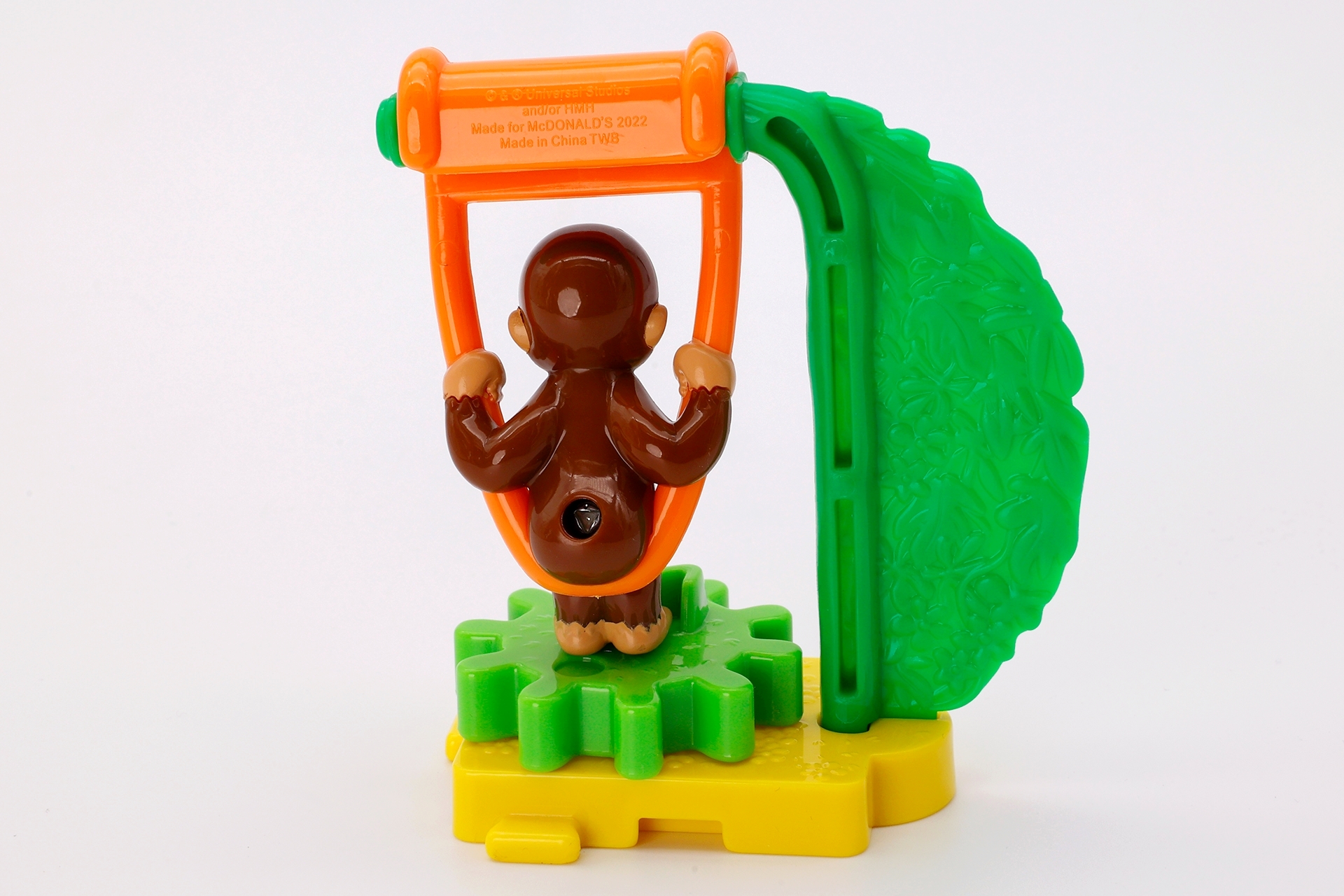 ジョージは人形としてしっかり作られていることもあり、背面側からでもさほど見劣りしない