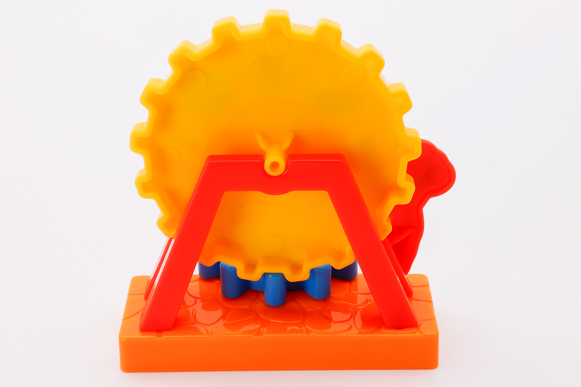 こちらは背面側から見たところ。観覧車というよりも、大きな歯車の機構を持った機械のようだ