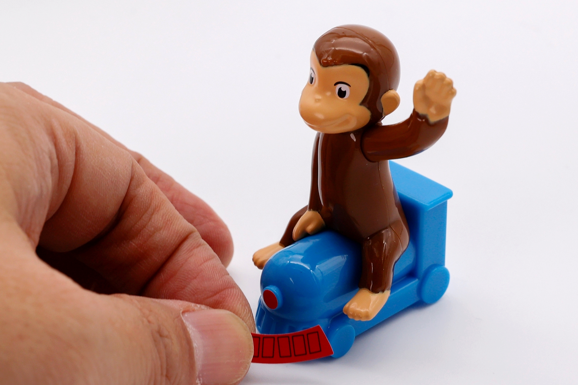 まずはジョージが乗る汽車に付属のシールを貼っていこう