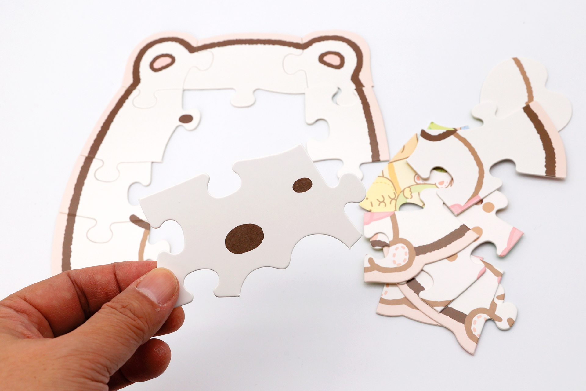 ピースを当てはめていき、しろくまのパズルを完成させよう！