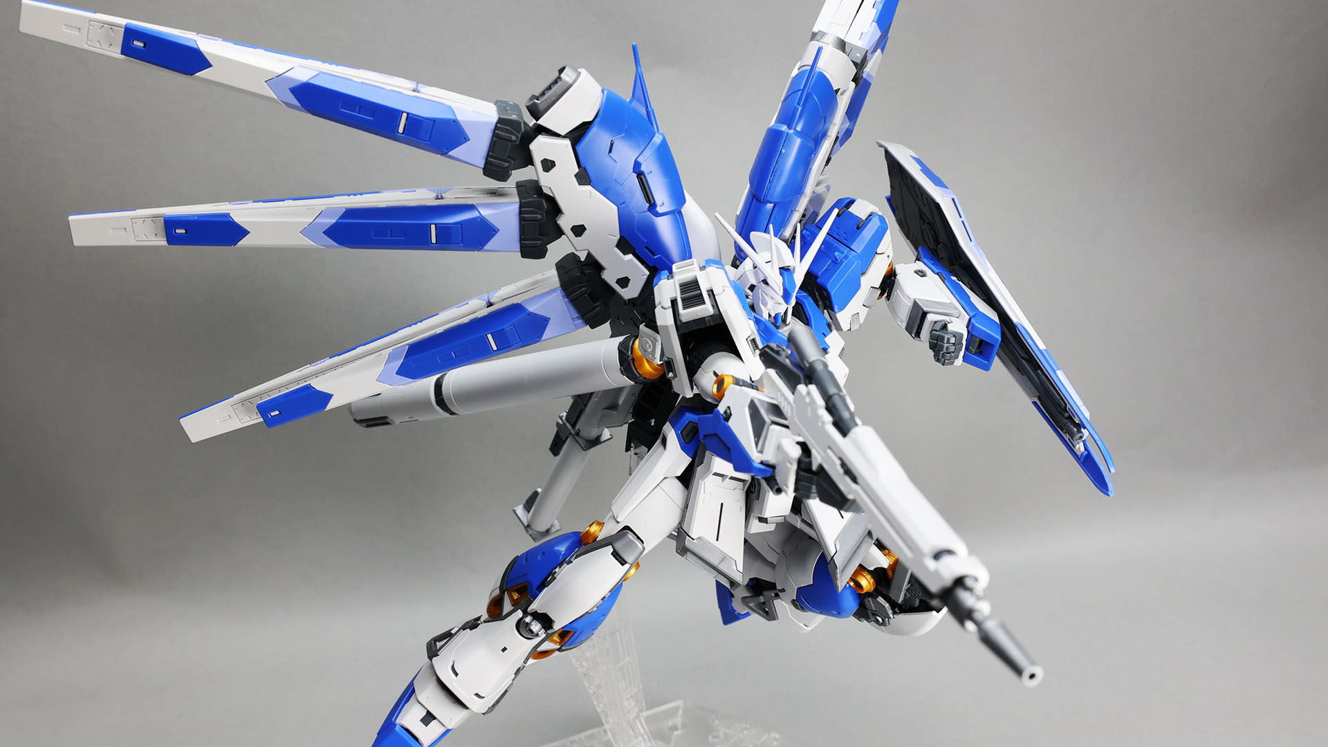 関節の保持力も申し分なし。ガンガン遊べる