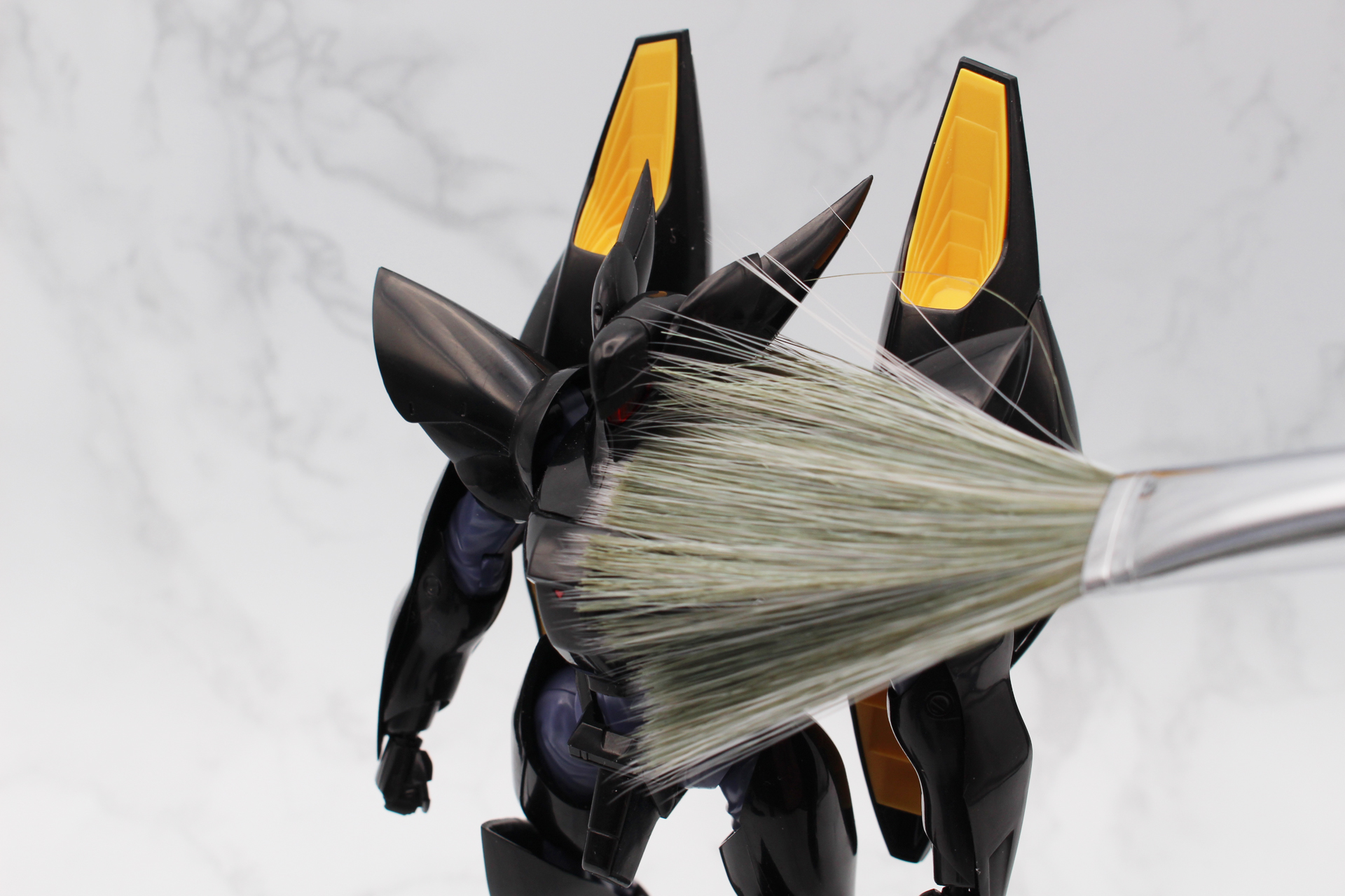 黒い造形は特にホコリが目立つ。換装して静電気が発生しやすい冬場には特に便利だ