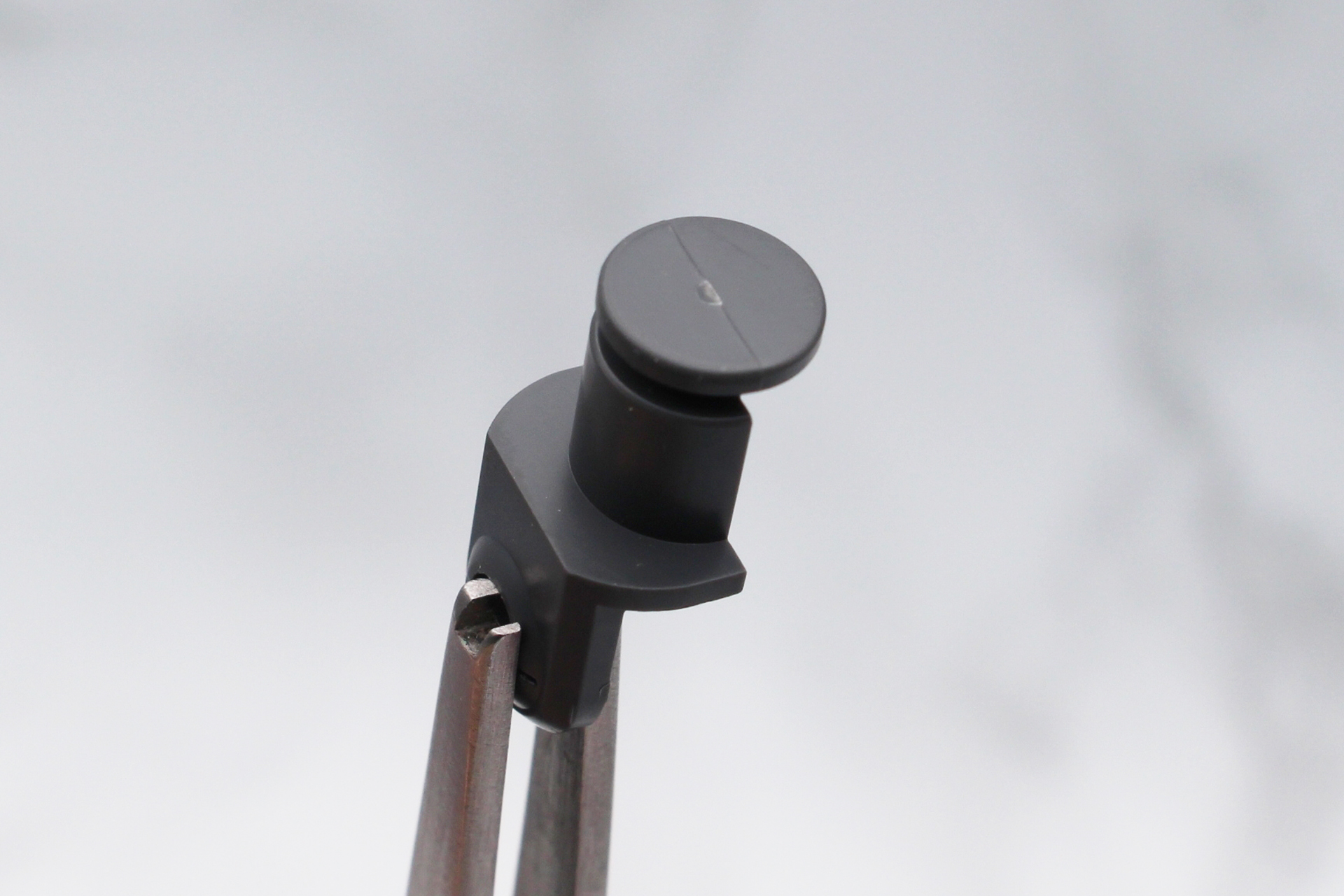 カットしたゲート跡があまり目立たない滑らかな仕上がりとなる