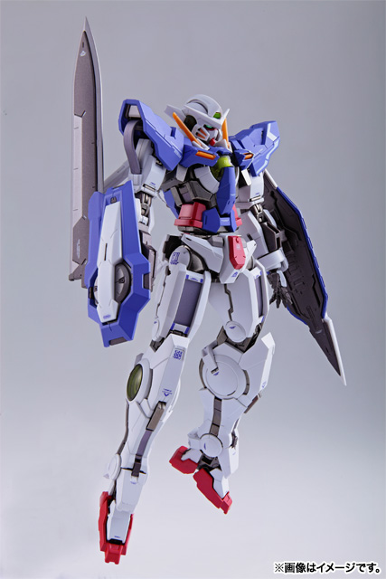 「METAL BUILD ガンダムエクシア」。フィンスターニスのベースであるアストレアはエクシアのプロトタイプと言える存在。武装などはエクシアの方が洗練されている