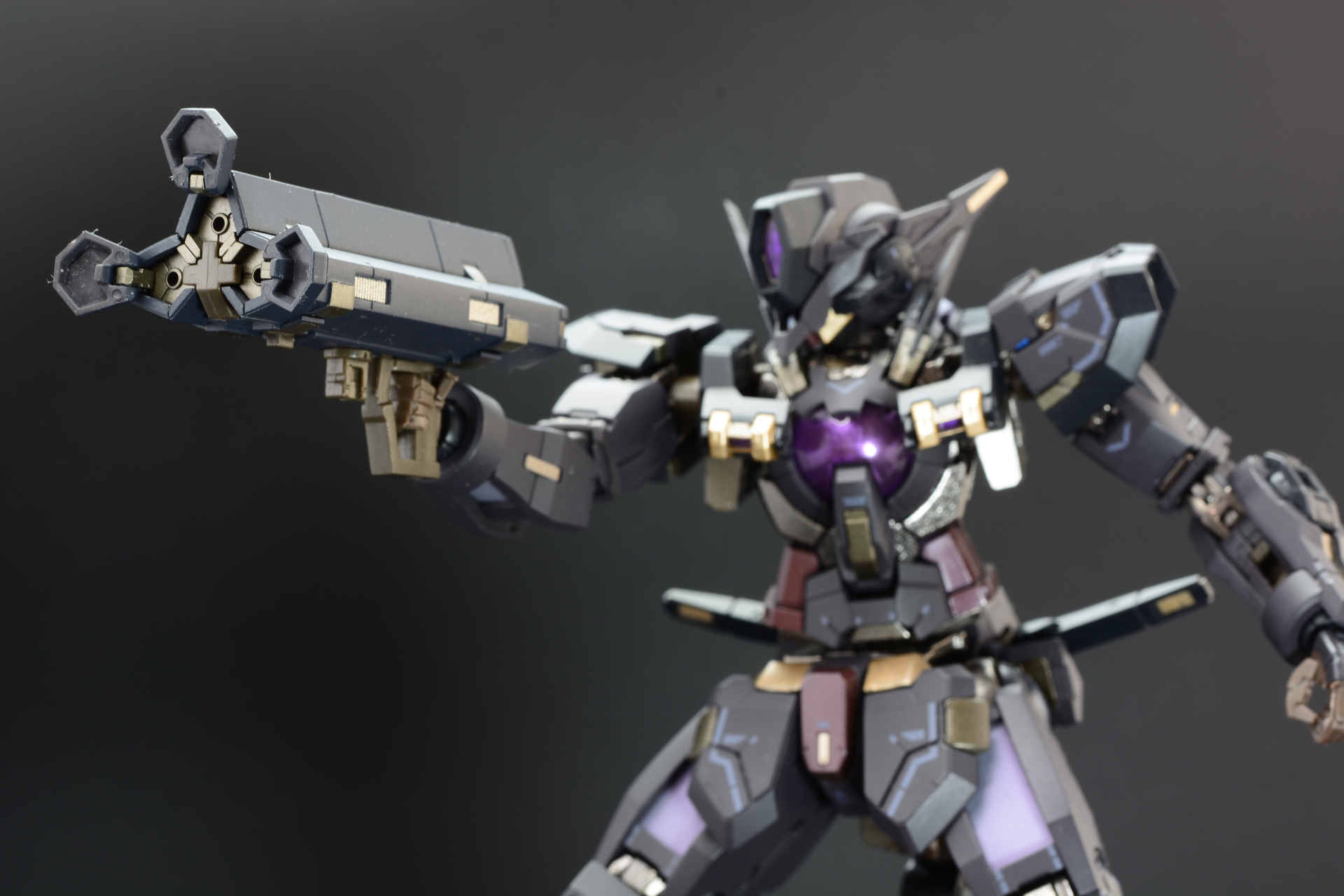 GNミサイルを発射するランチャー