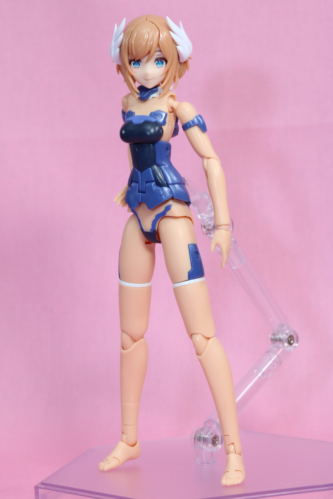 「ルミティア」の頭部を「フレームアームズ・ガール イノセンティア Blue Ver.」に合わせると規格の違いでどうしても首が埋まった感じになってしまう