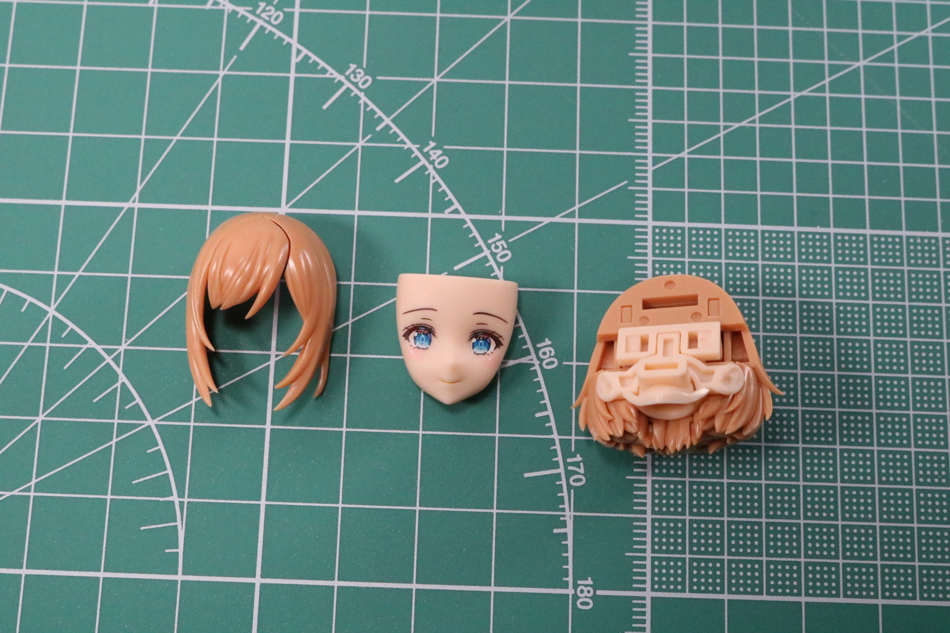 前髪パーツ、顔パーツ、後頭部を合わせる