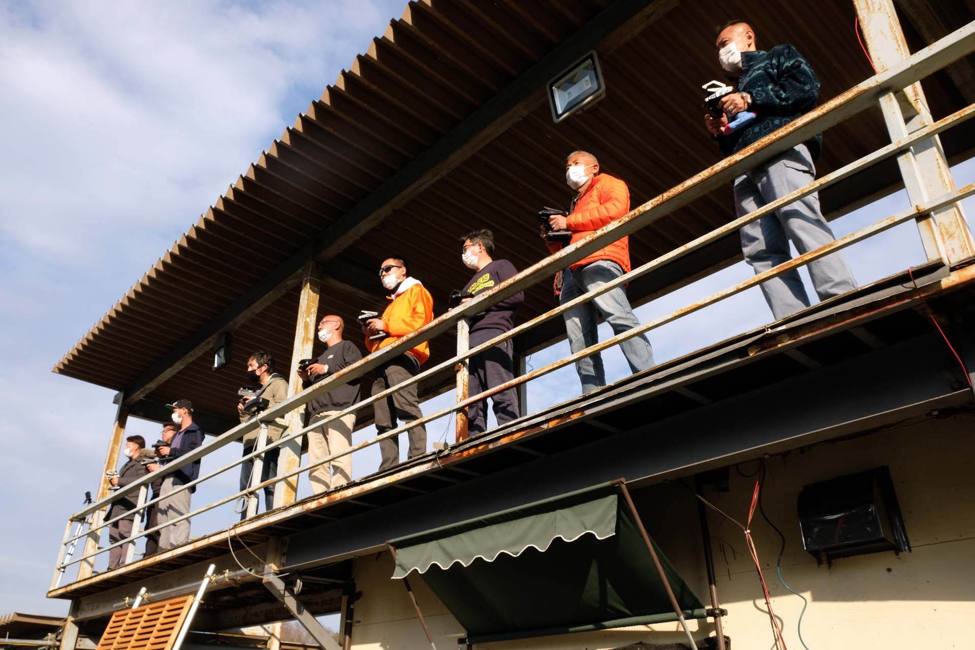 操縦台の視線は真剣そのもの