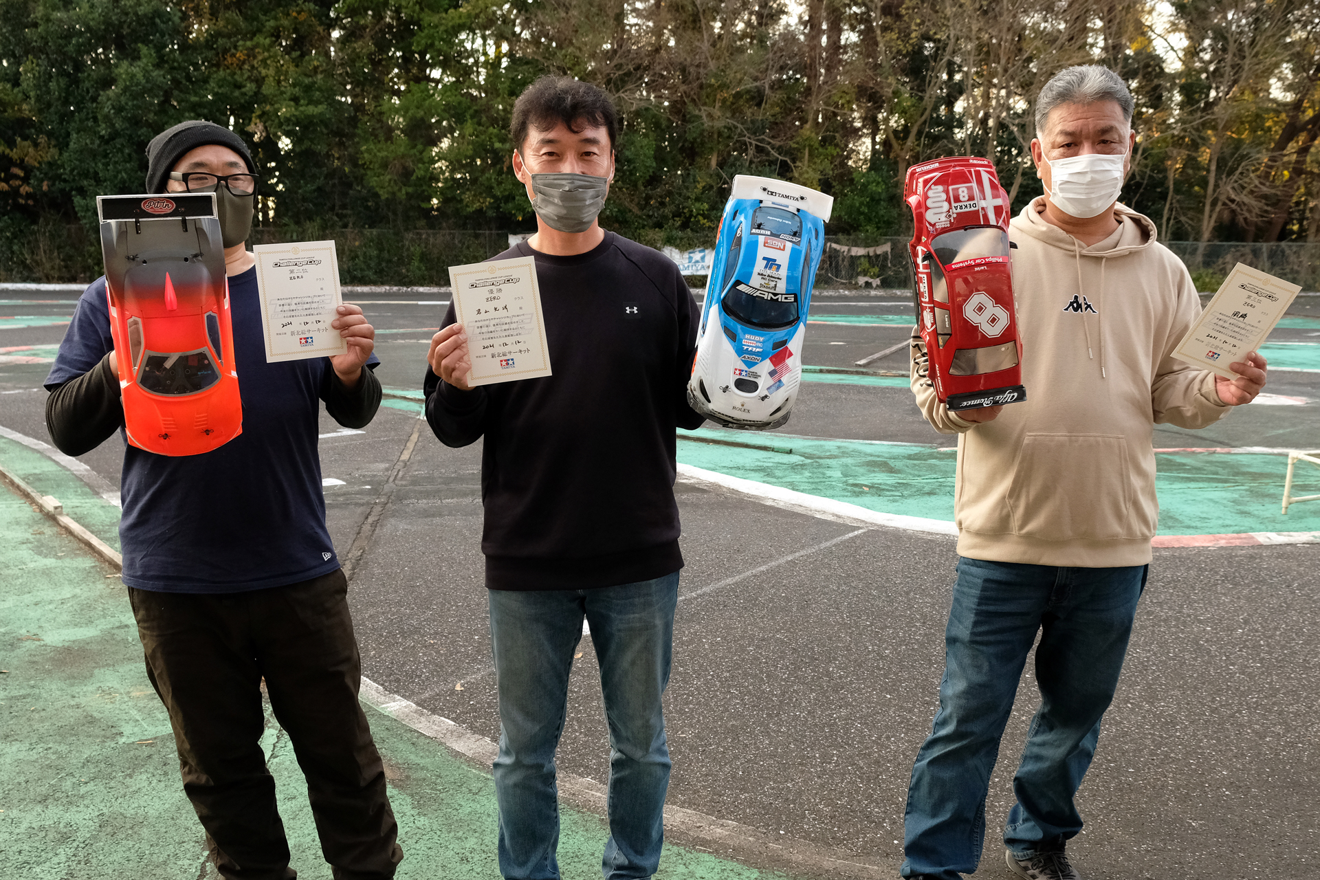 タミチャレZERO 決勝表彰台。中央が話を聞いた優勝者のワカヤマさん