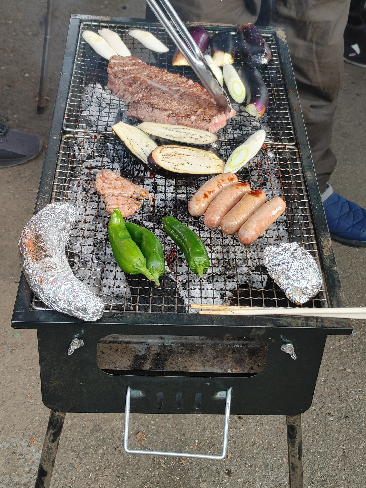 参加費以上に豪華なBBQ。足りない分はオーナーの持ち出しとのこと