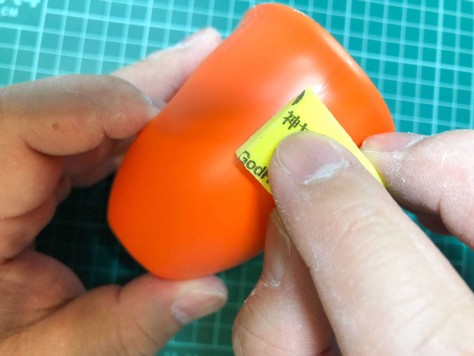 全パーツにパーティングラインは存在するため、見落としがないように注意しながら作業していきます。