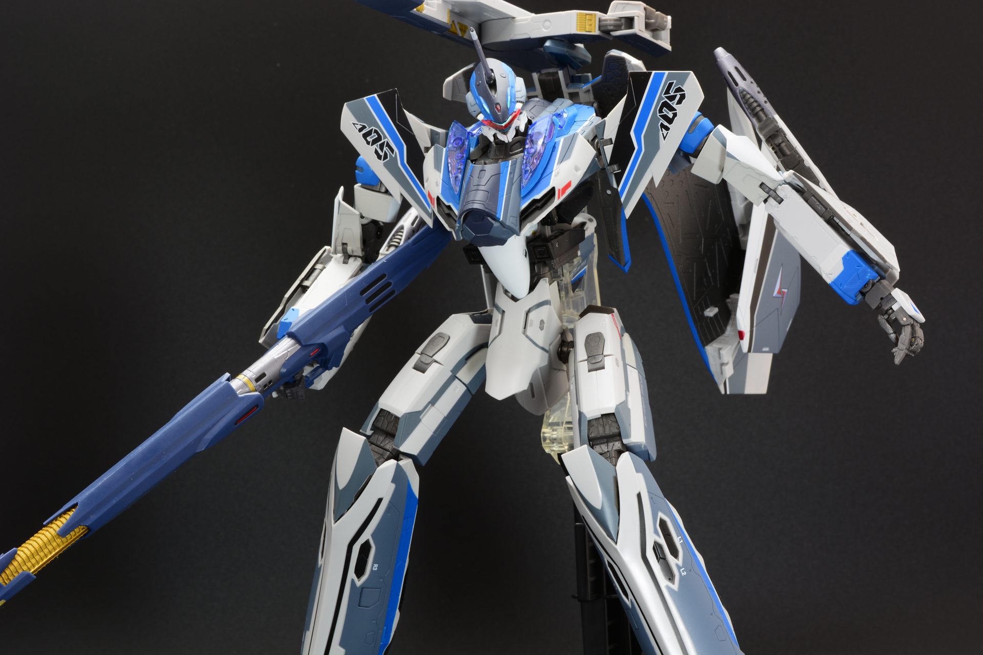 長いガンポッドはかなりの迫力だ