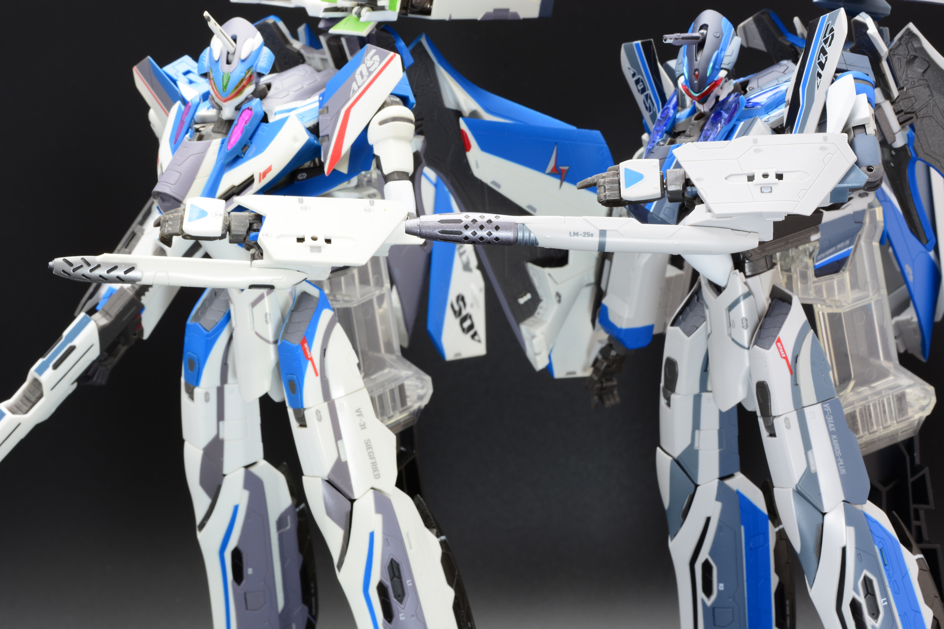 ミニガンポッドが大型化している