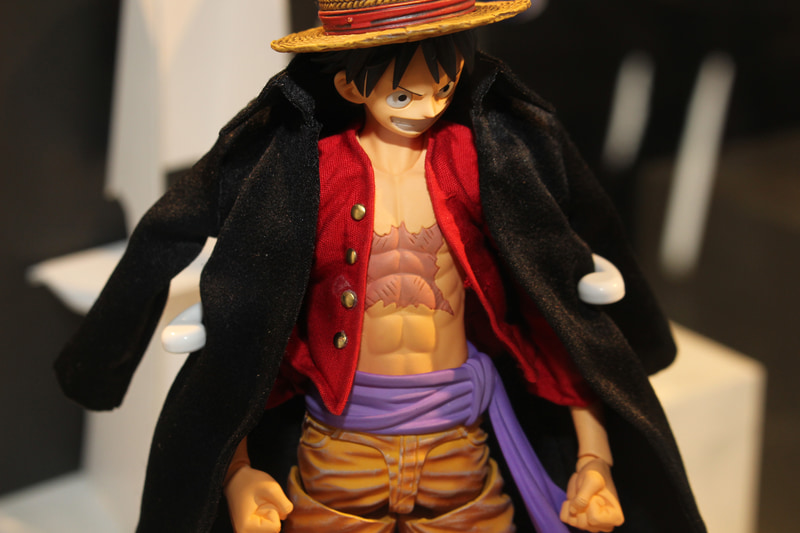 ベストはベジータのスーツのような素材、コートは高級感のあるベロア素材だ