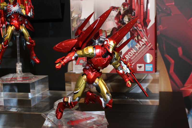 発売中の「S.H.Figuarts アイアンマン（テック・オン・アベンジャーズ）」。ブースターユニットと差し替えパーツにより、「DH-10」モードを再現可能