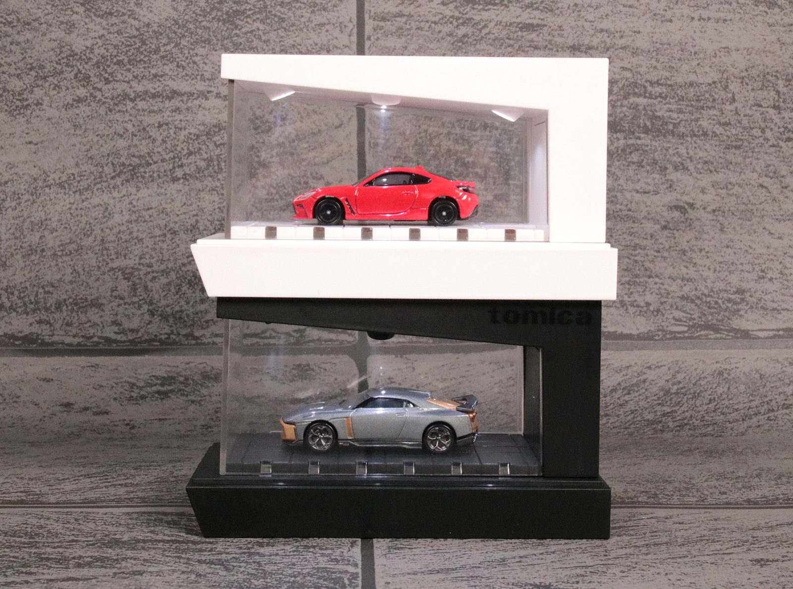 ケースは2段までスタッキングできる