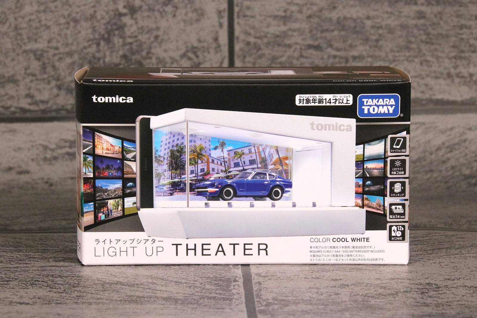 「tomica」のカラーであるブラックを使用したシックなパッケージデザイン