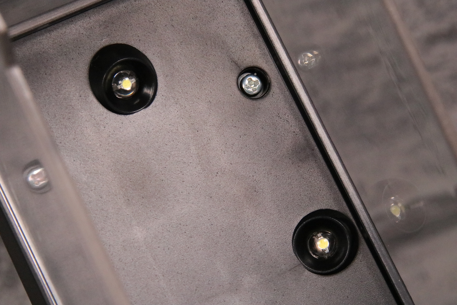 LEDライト。連続しての点灯は約12時間も可能だそうだ