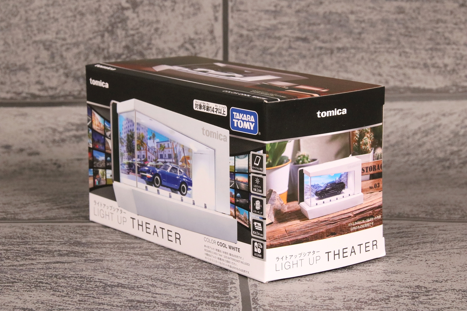 大きさはW16.1cm×H9cmほど。初めて見たときは意外とコンパクトに感じる