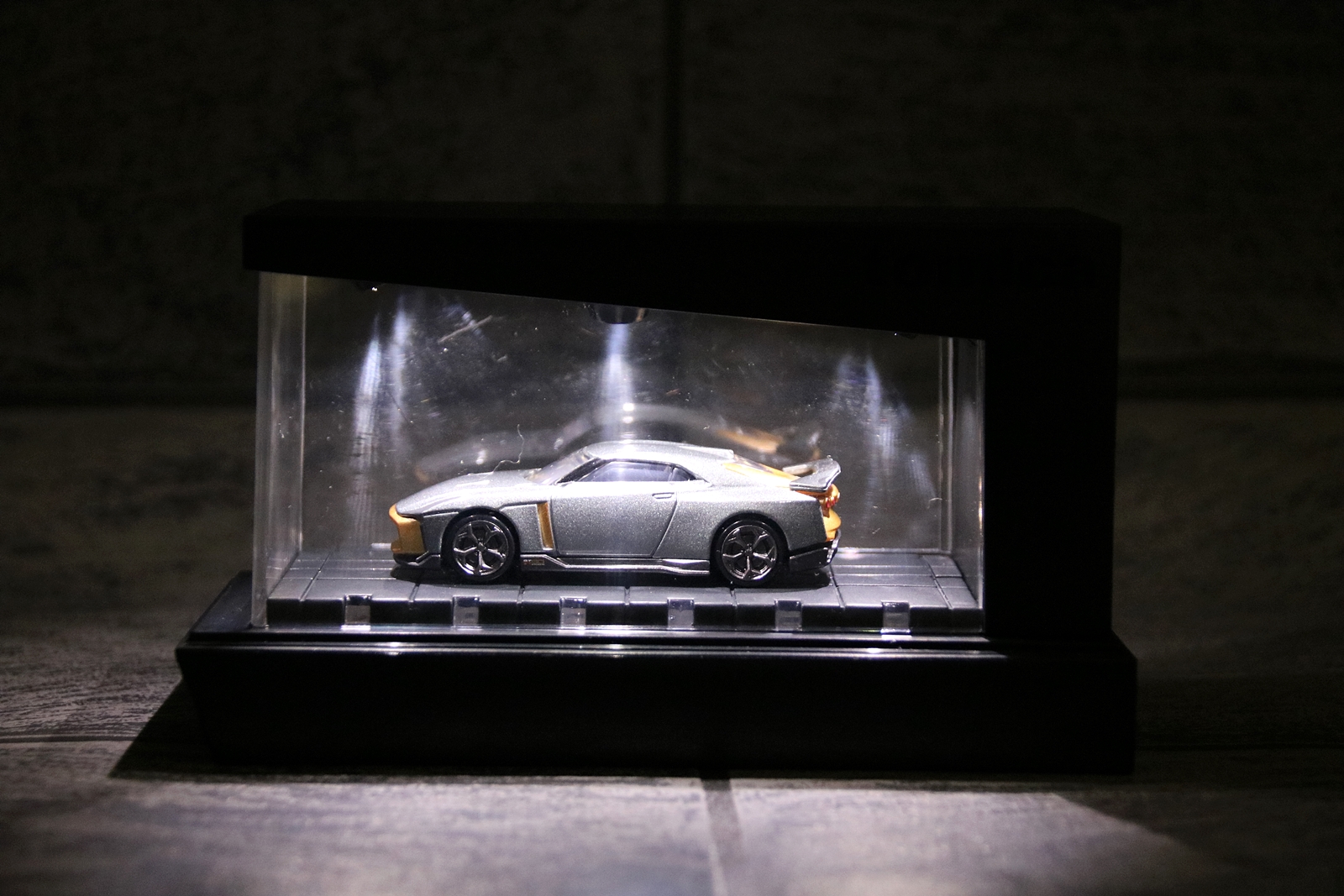 周りを暗くしてライトアップするとより存在感が引き立つ