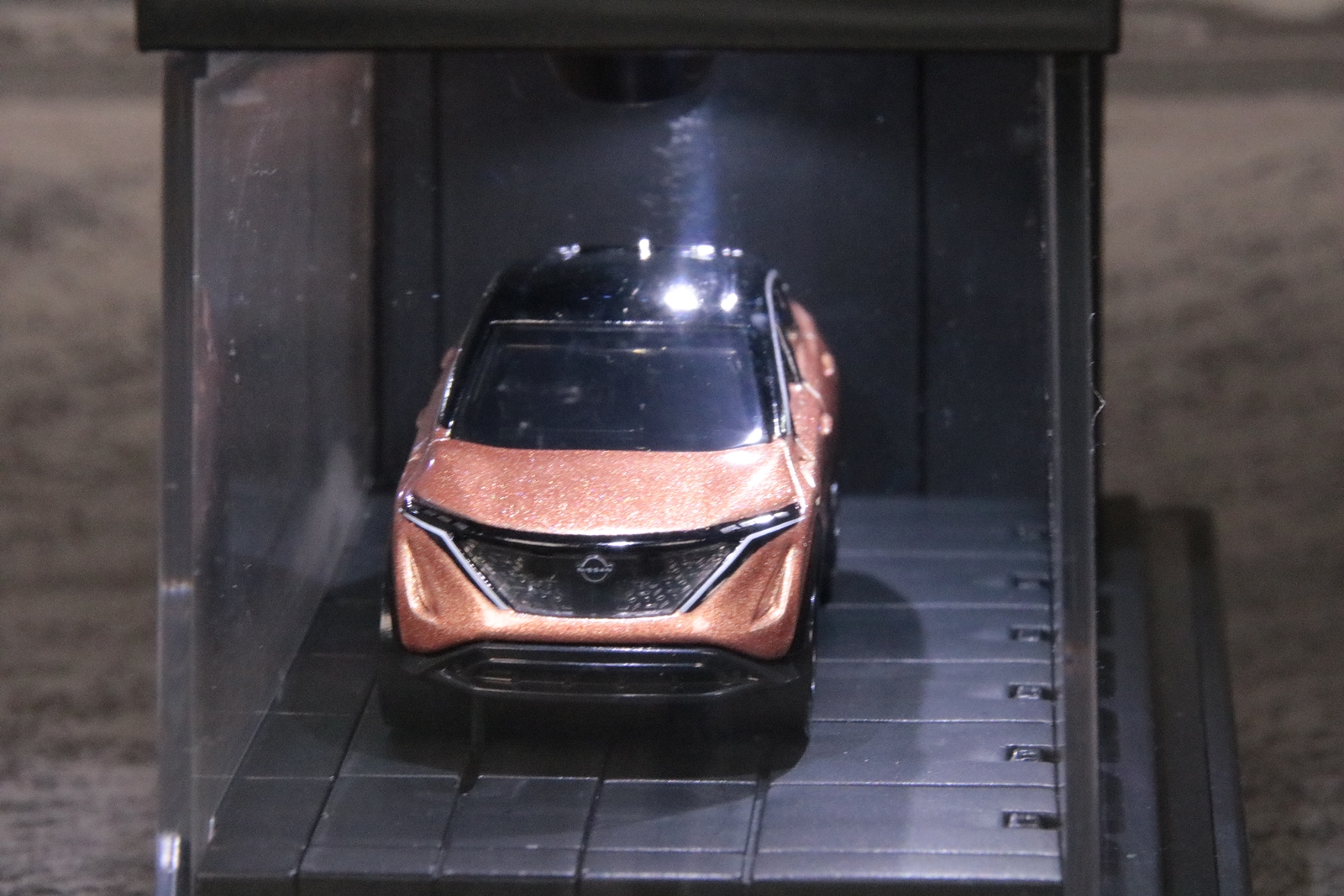 ライトが車体の中心に当たるよう、工夫して設計されているのがわかる