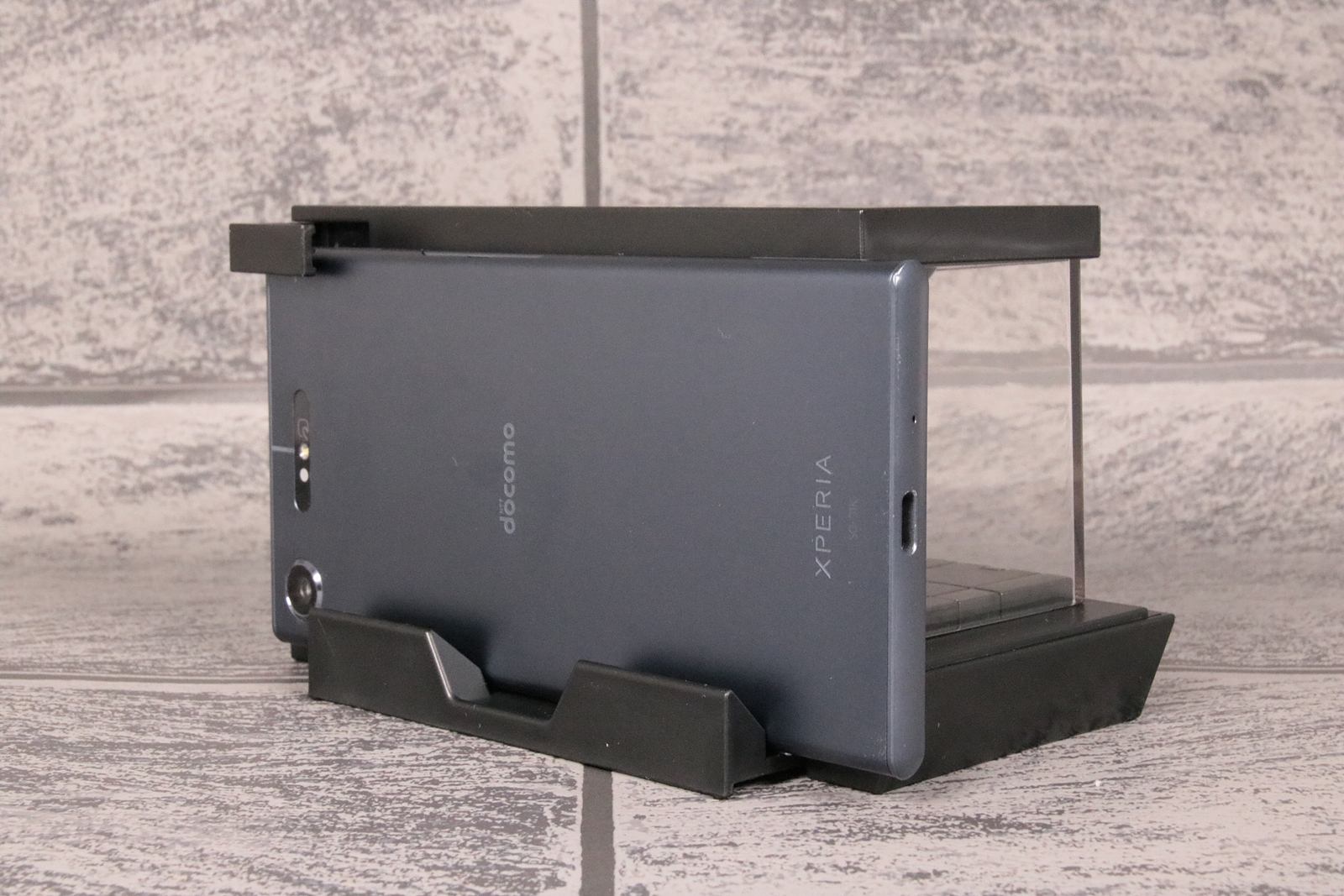 スマホをセットするとこんな感じ