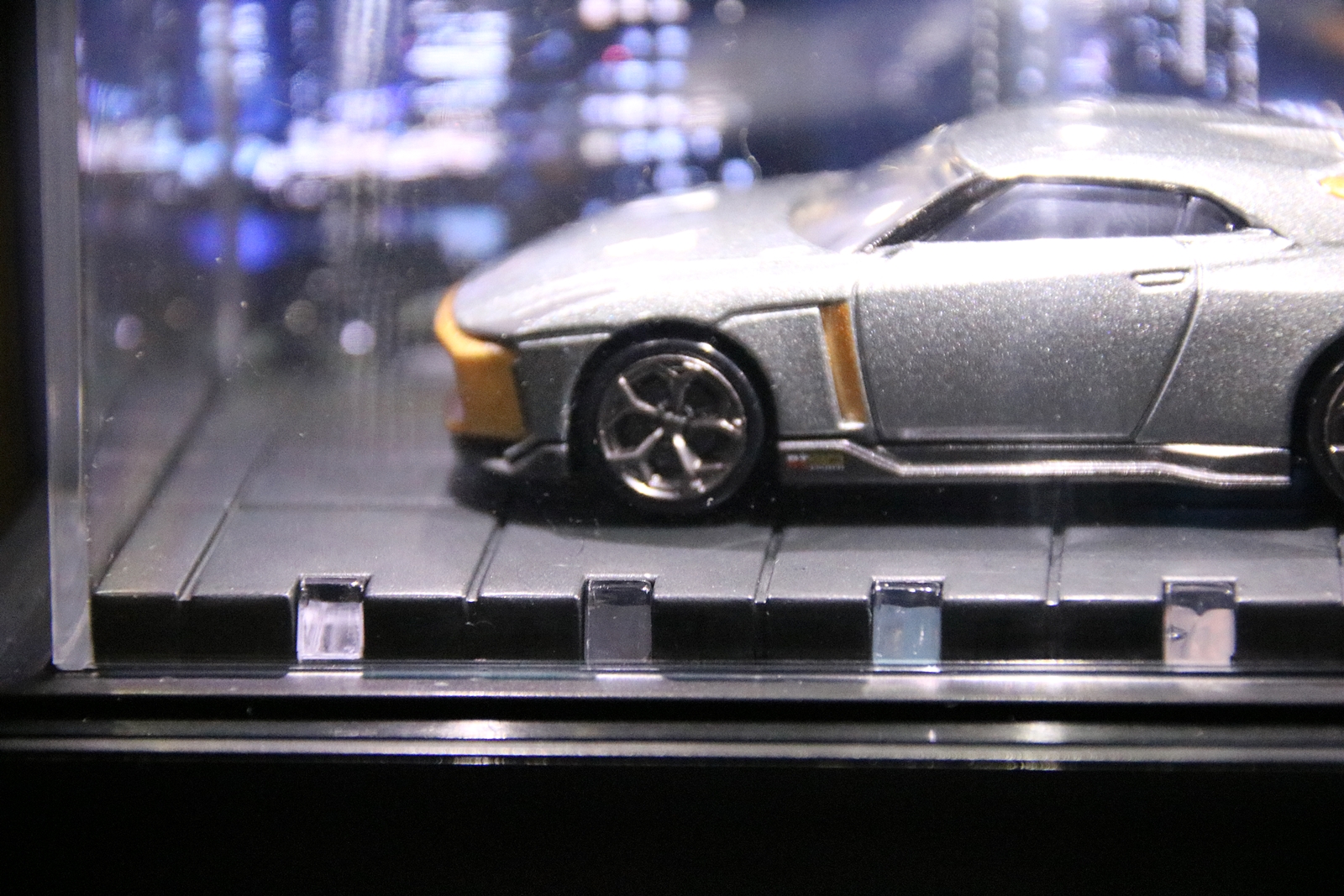 光を透過した動きのある演出を楽しめる