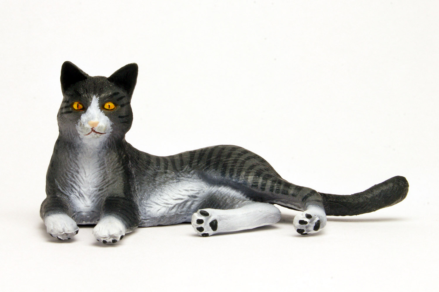 サバトラ（寝そべり）