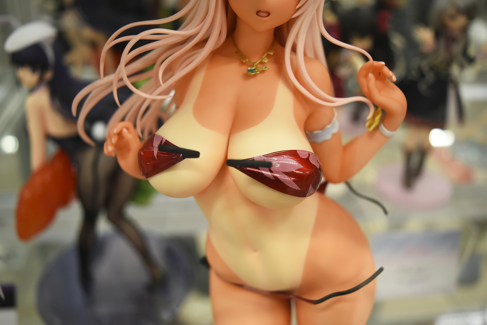 もはや隠す気すらも無い布の小ささ