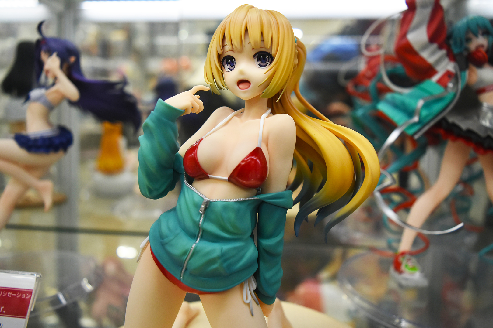 すべてをさらけ出した水着姿よりもロマンのある着崩し仕様