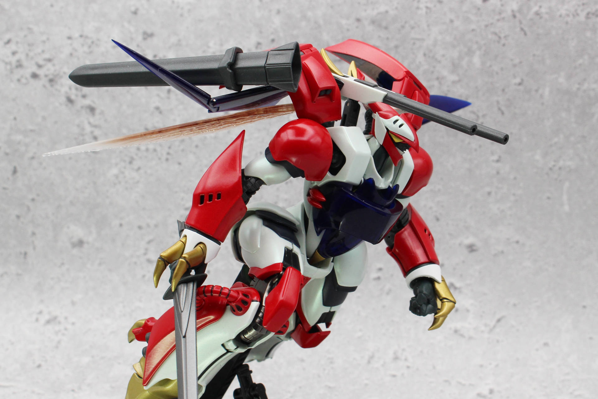 オーラ・キャノンは根元には2つの関節が設けられ、自在に可動する