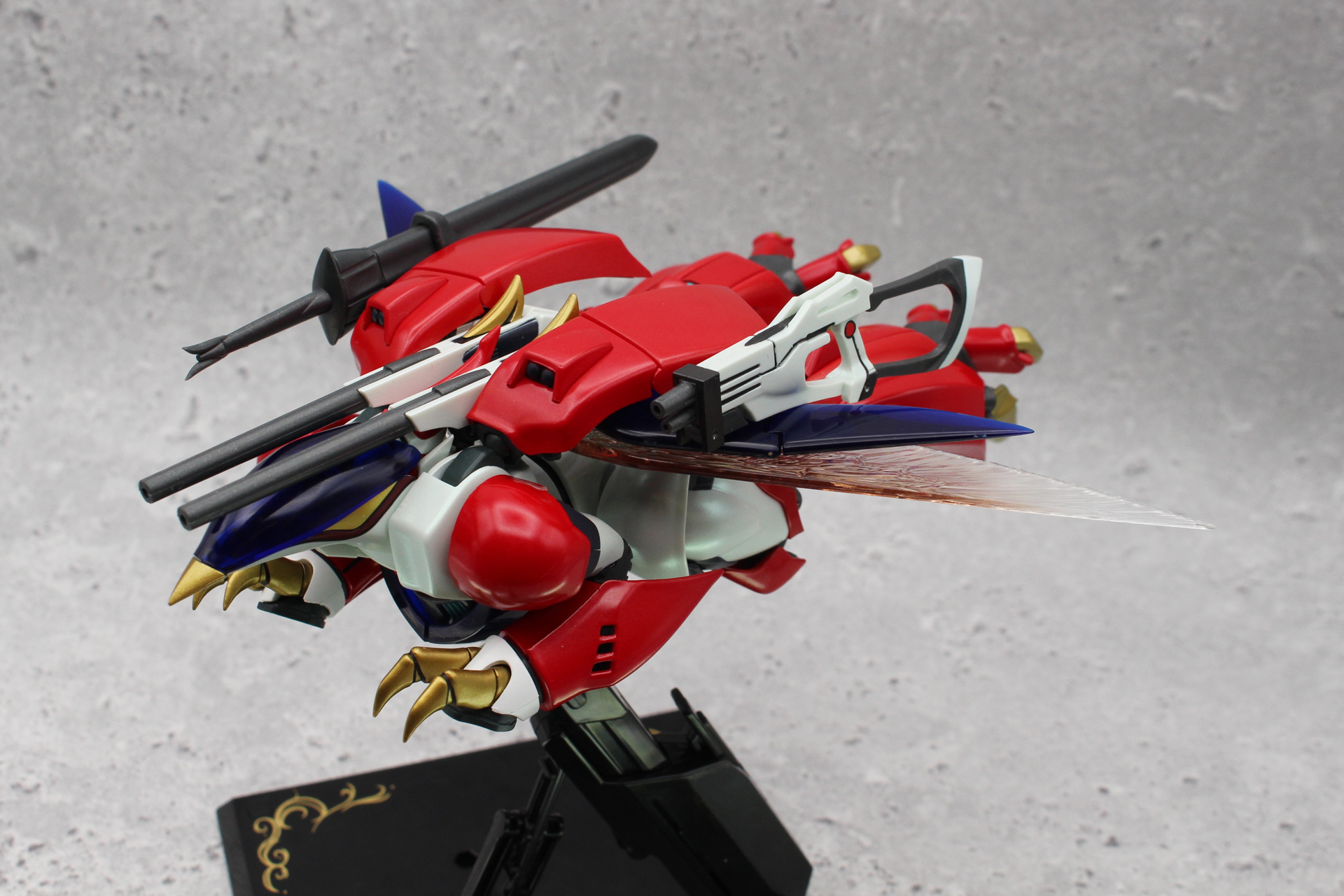 ソードと反対側のオーラコンバーターにオーラ・ソード・ライフルを取り付けてウイング・キャリバーの完成