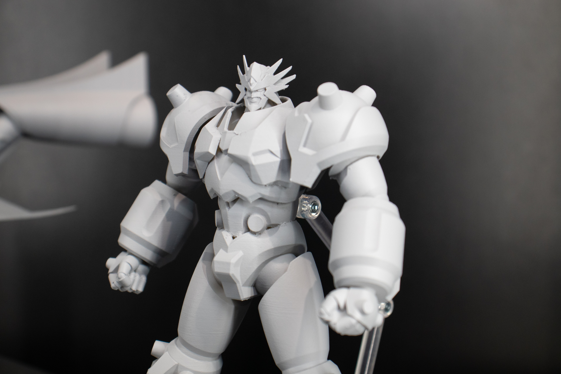 マッシブな雰囲気が楽しい。「MAX合金 ゴーダンナーツインドライブモード」は可動が大きなテーマだっただけに、プラモデルでもポージングには期待したい