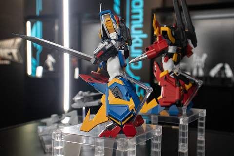 グランナイツ集結！ 「MODEROID ゴッドグラヴィオン