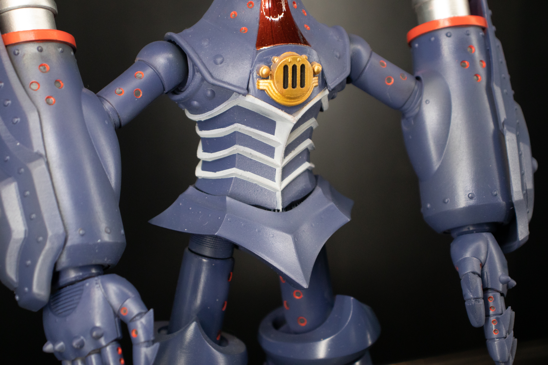 非常に特徴的な大きな腕。「サドンインパクト」を再現可能