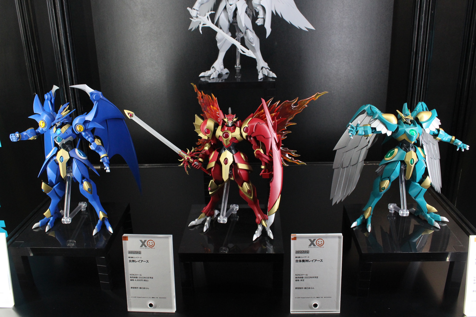 3月に発売となる3魔神も展示。並べて飾りたくなる完成度だ