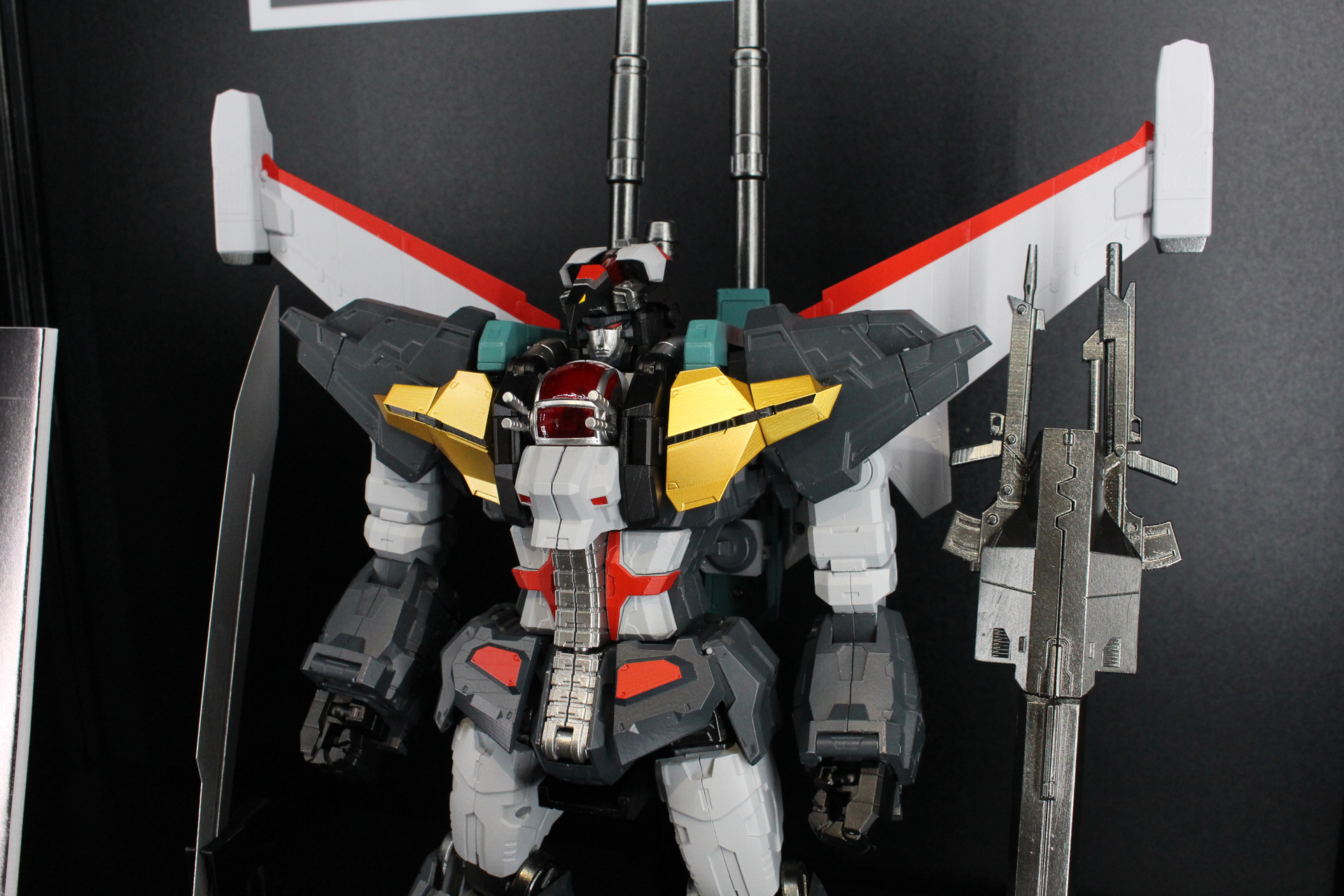「超獣機神ダンクーガ」のメカニックデザイナー大張正己氏による最新の画稿を元にしたデザインで開発中