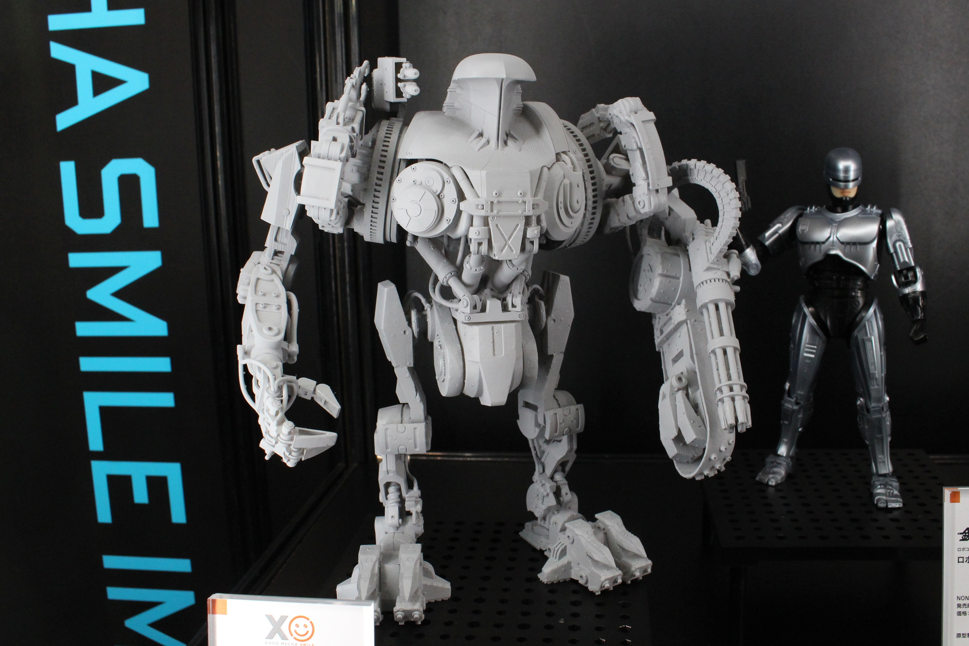 「MODEROID ケイン」。全高300mm前後はありそうなサイズが大迫力！