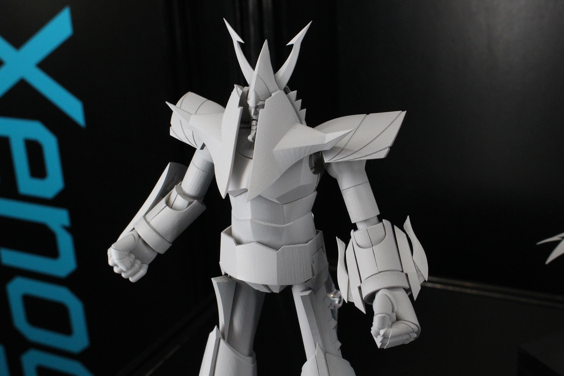 左腕には弓となるゴッドゴーガンの意匠がある