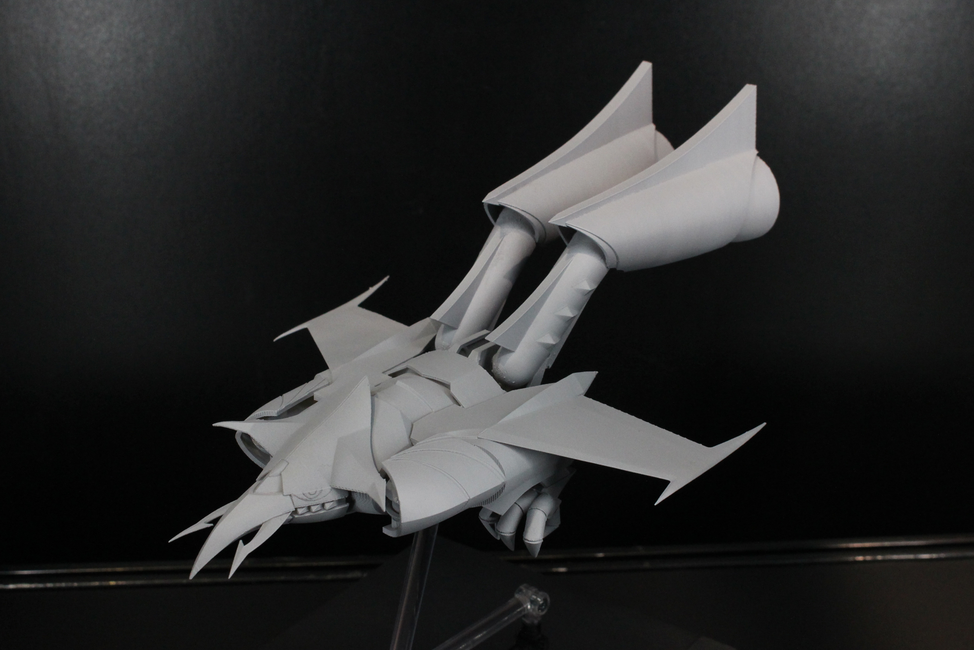 ゴッドバード形態。鳥のイメージで、先端のクチバシや下部の爪も印象的だ