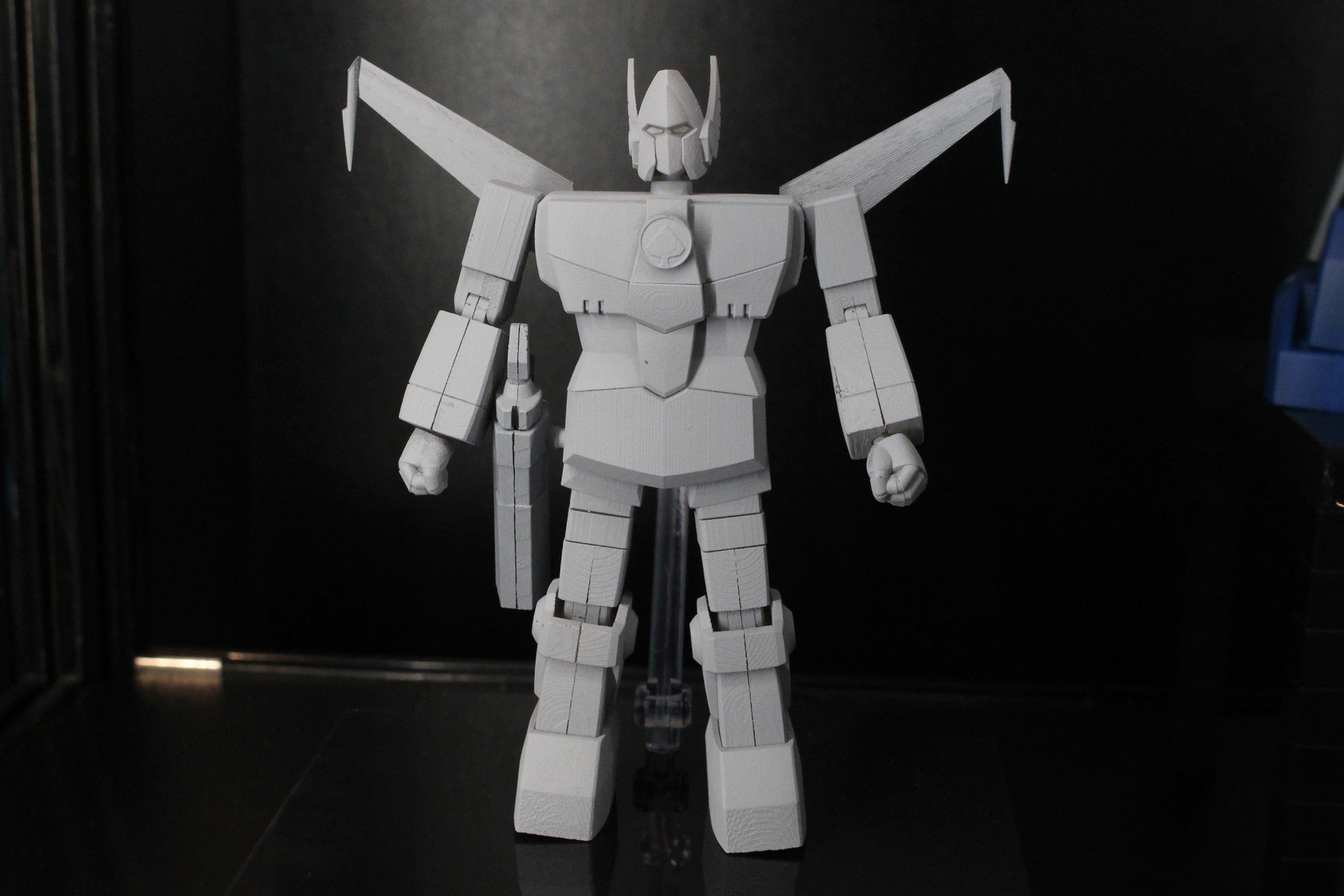 デューク・スケードが駆るアオイダー。ダイオージャの腕と腰になる