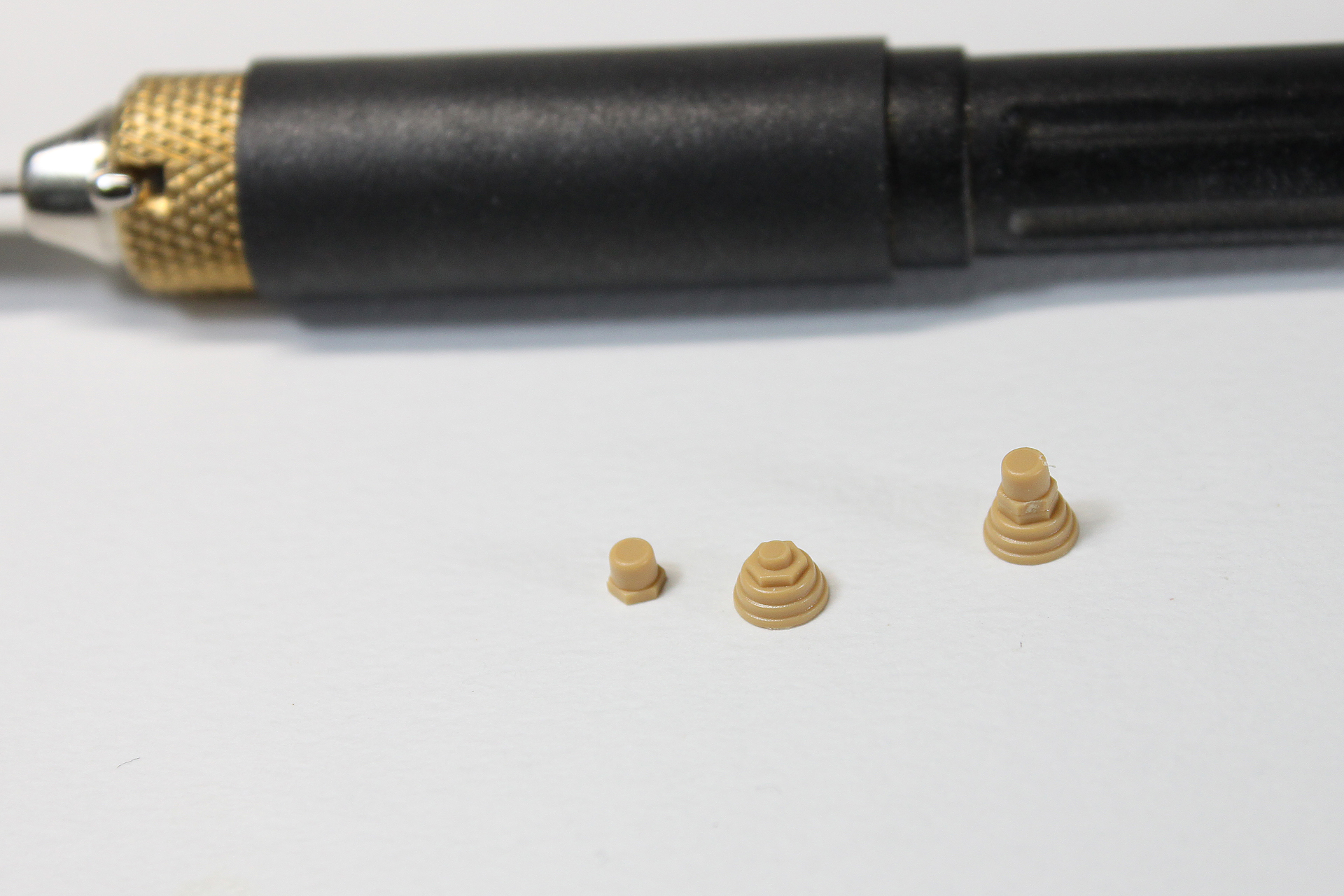 こちらが軸のパーツ。とても細かいのですが、それゆえ接着したときの「うわー細かい～」という楽しみが味わえます