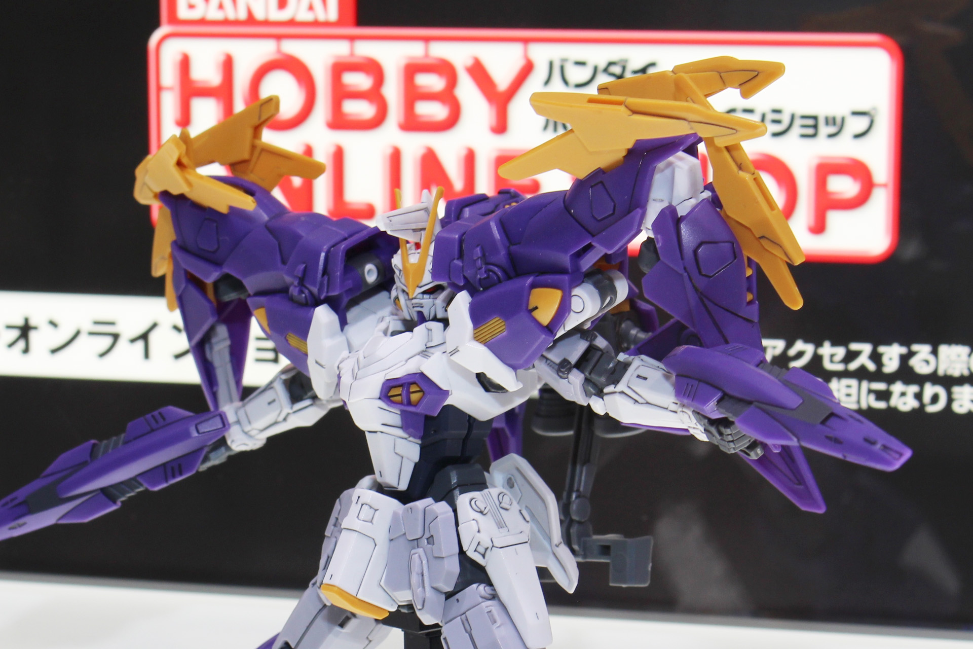 変形ギミックを有する肩や脚などを新規に造形