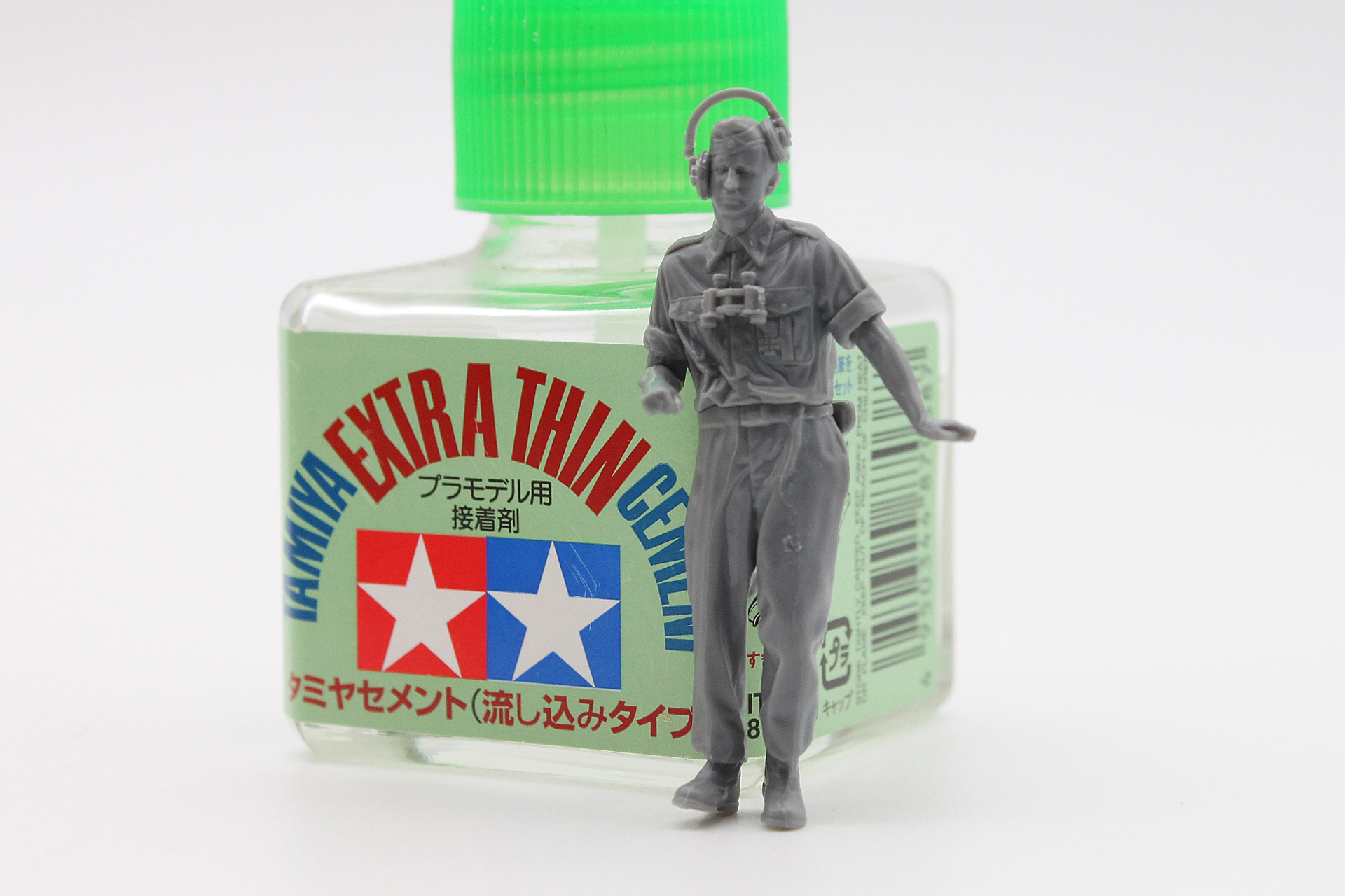 先ほどもご紹介した車長のフィギュア。重心のとり方が自然で素晴らしいですね