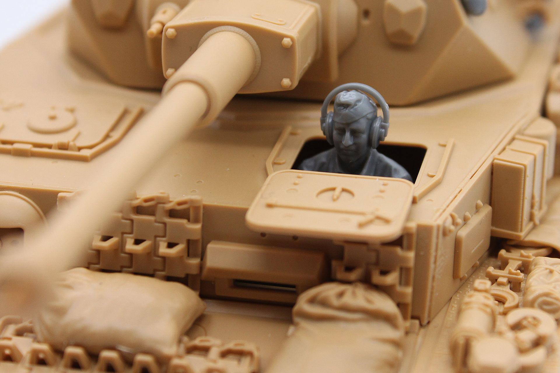 彼らは何を思って行軍しているのですかね。見る角度を変えれば、それだけでまた、ストーリーが生まれてきそうです。