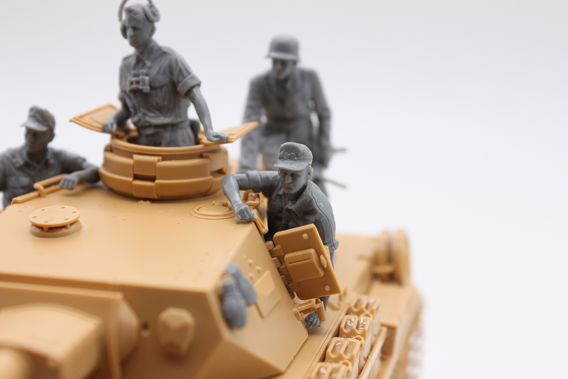 彼らは何を思って行軍しているのですかね。見る角度を変えれば、それだけでまた、ストーリーが生まれてきそうです。