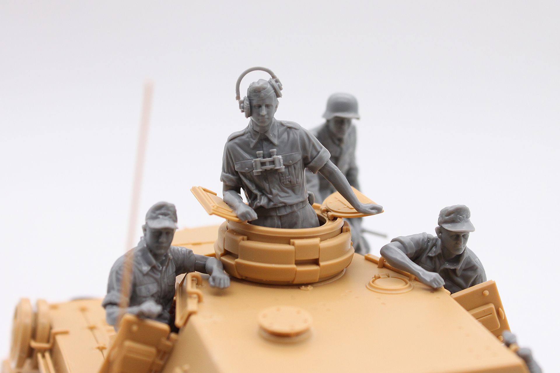 彼らは何を思って行軍しているのですかね。見る角度を変えれば、それだけでまた、ストーリーが生まれてきそうです。