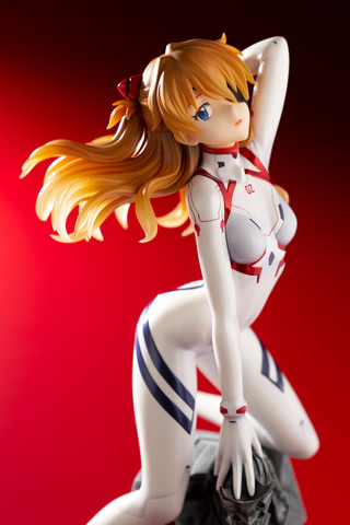 シン・エヴァ」に登場する白いプラグスーツの「式波・アスカ