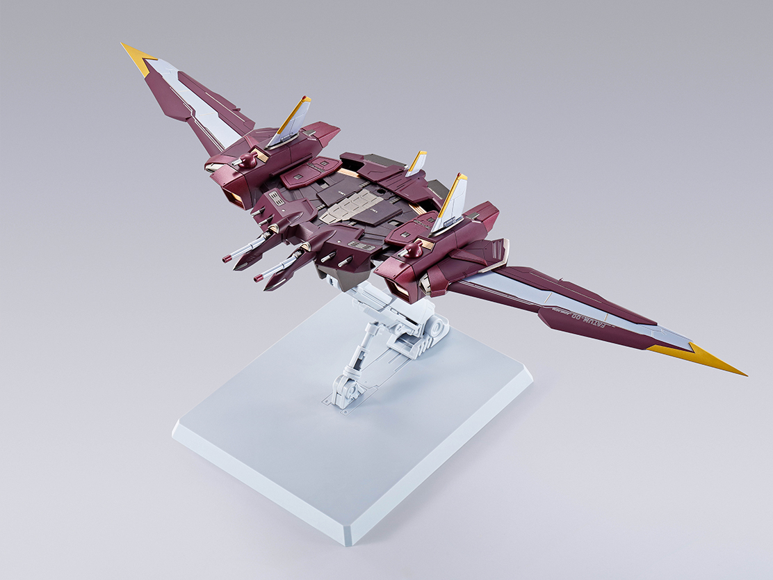 専用ジョイントが付属し、ファトゥム-00単体でのディスプレイもできる